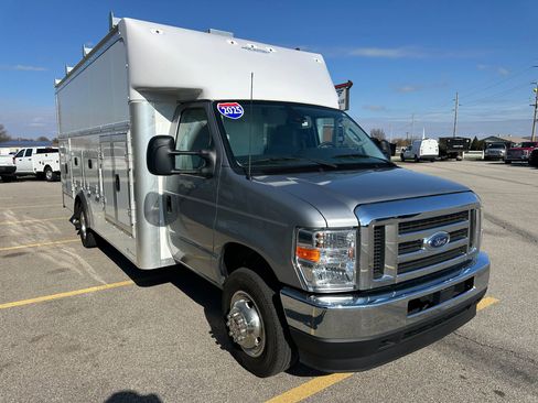 Used 2025 Ford E-450 and Econoline 450 Super Duty w/ Driver's Safety Package image 15