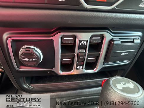 Used 2025 Jeep Wrangler Unlimited Sahara AWD/4WD image 42