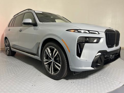 Used 2026 BMW X7 xDrive40i w/ M Sport Package AWD/4WD image 6