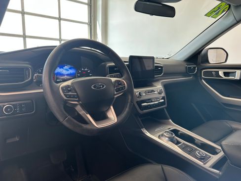 Used 2023 Ford Explorer XLT w/ Equipment Group 202A image 10