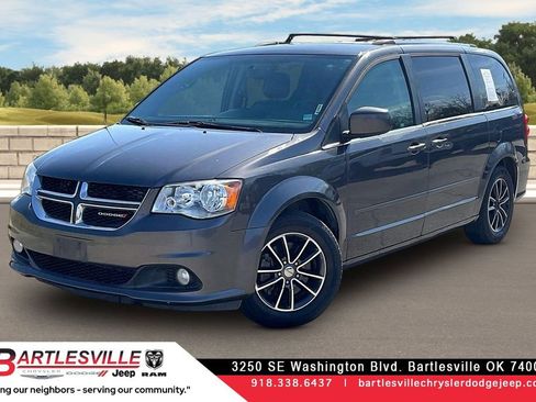 Used 2017 Dodge Grand Caravan SXT FWD image 1