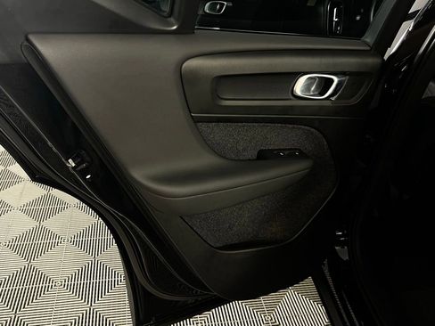 Used 2025 Volvo XC40 B5 Plus image 28