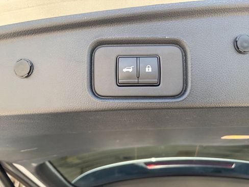Used 2025 Nissan Pathfinder SV FWD image 23