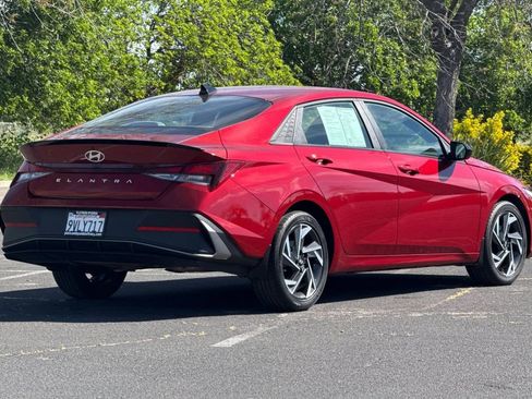 Used 2025 Hyundai Elantra Sport image 4
