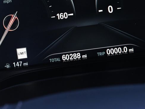 Used 2019 BMW 540i xDrive w/ Convenience Package image 37