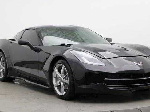 Used 2015 Chevrolet Corvette Stingray Coupe w/ Battery Protection Package RWD image 3