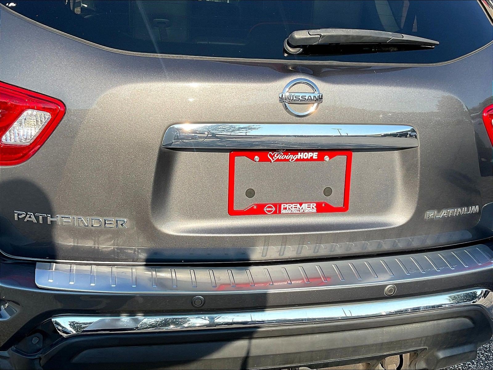 Used 2017 Nissan Pathfinder Platinum w/ Family Entertainment Package FWD image 26