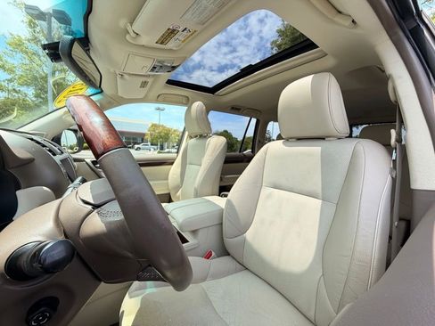Used 2015 Lexus GX 460 w/ Premium Package AWD/4WD image 24