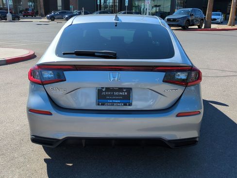 Used 2023 Honda Civic Sport image 4