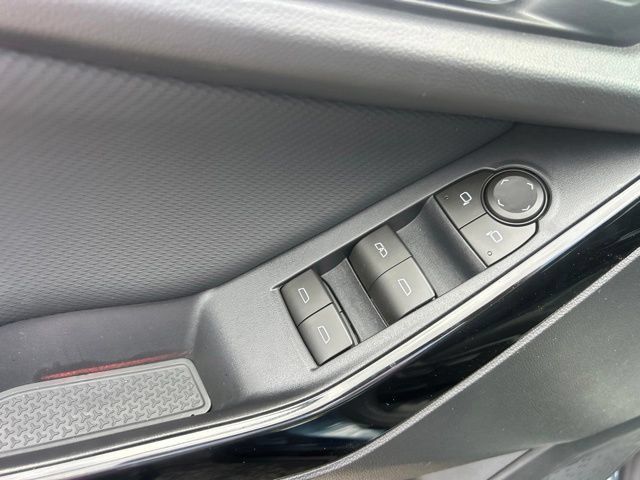 New 2026 Chevrolet Equinox LT w/ Safety and Technology Package FWD image 13