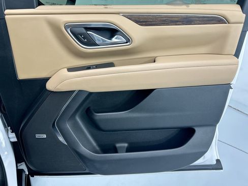 Used 2024 Chevrolet Suburban Premier image 23