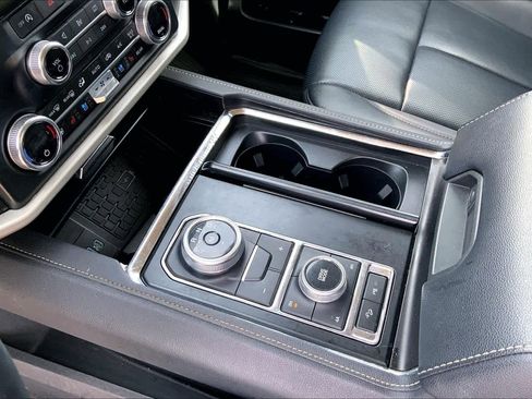 Used 2023 Ford Expedition XLT image 17