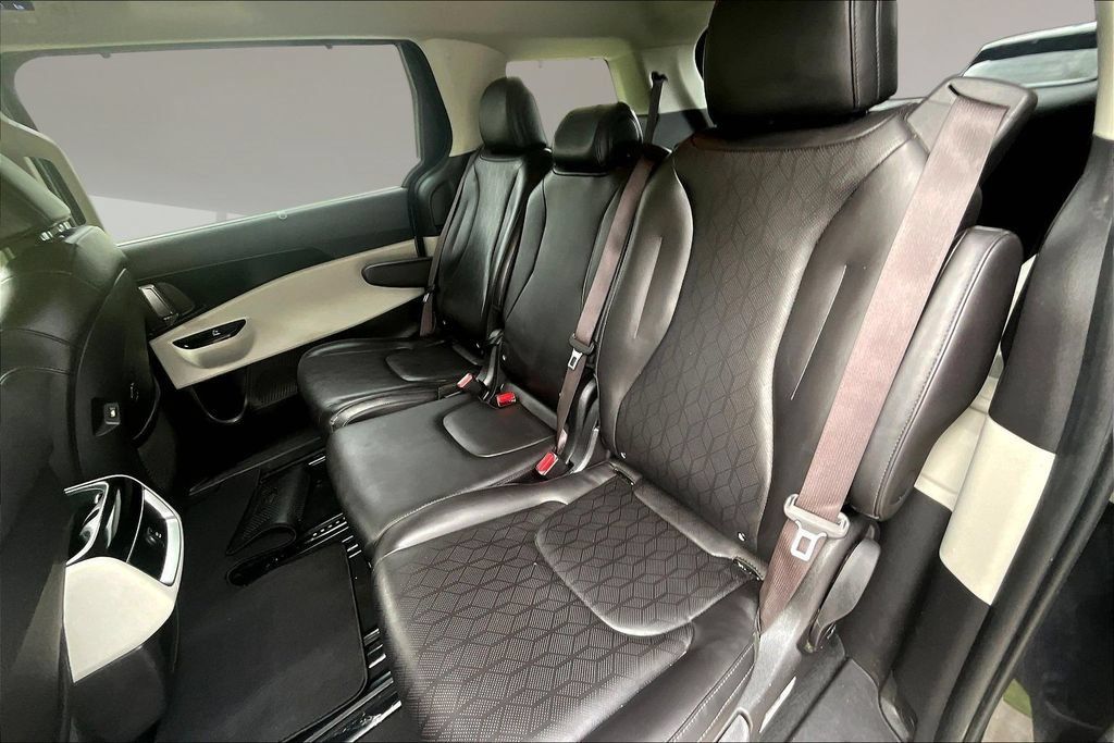 Used 2022 Kia Carnival EX FWD image 21