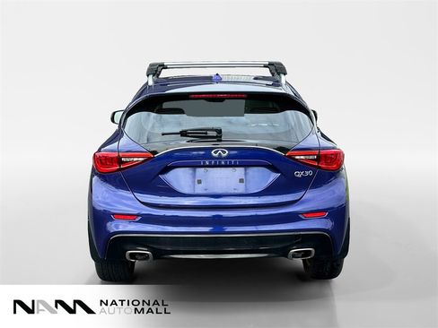 Used 2017 INFINITI QX30 Premium image 4