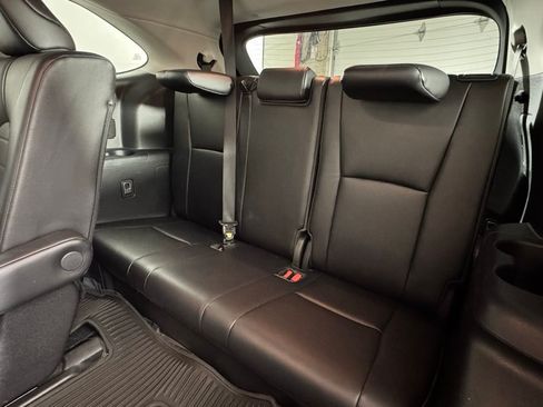 Used 2021 Toyota Highlander XLE AWD/4WD image 35