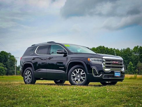 Certified 2023 GMC Acadia SLT w/ Preferred Package image 2