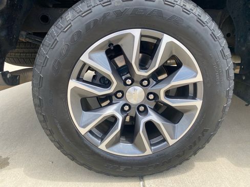 Used 2022 Chevrolet Silverado 1500 LT AWD/4WD image 27