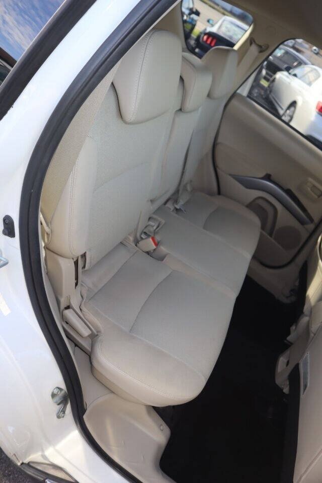 Used 2008 Mitsubishi Outlander SE FWD image 26