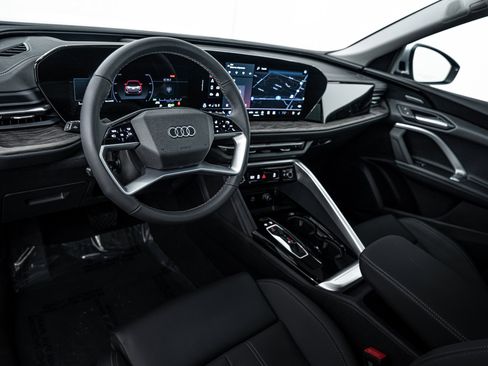 Used 2025 Audi Q5 Premium Plus w/ Premium Plus AWD/4WD image 8
