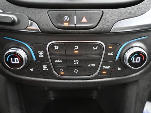 Certified 2022 Chevrolet Equinox LT FWD image 16