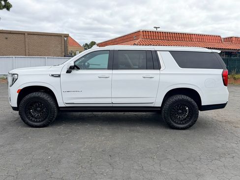 Used 2021 GMC Yukon XL Denali w/ Denali Premium Package AWD/4WD image 7