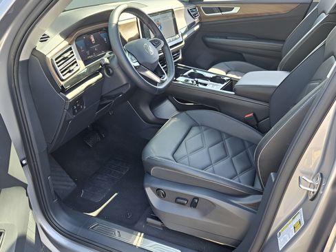 Certified 2025 Volkswagen Atlas SE FWD image 22