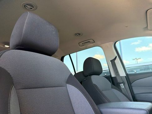 Used 2021 Chevrolet Traverse LT FWD image 19