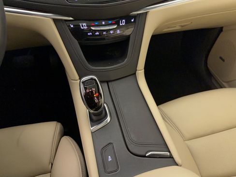 Used 2017 Cadillac XT5 Luxury w/ Driver Awareness Package FWD image 22