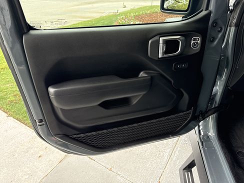 Used 2024 Jeep Wrangler Unlimited Rubicon w/ Safety Group image 13