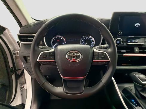 Certified 2026 Toyota Highlander XLE AWD/4WD image 11