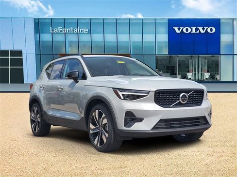 New 2026 Volvo XC40 B5 Ultra w/ Climate Package image 3