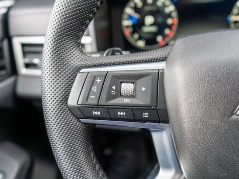 Used 2023 Mitsubishi Outlander AWD image 28