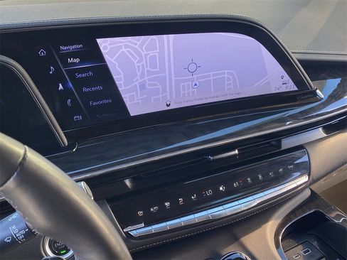 Used 2024 Cadillac Escalade Premium Luxury w/ Performance Package image 28