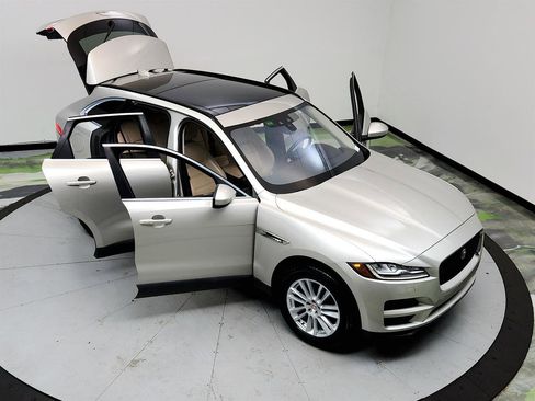 Used 2017 Jaguar F-PACE Prestige image 39