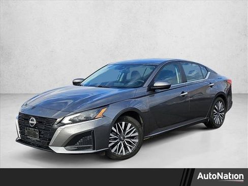 Used 2023 Nissan Altima 2.5 SV image 1