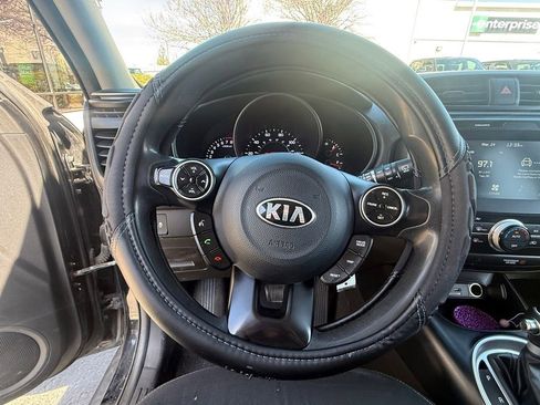 Used 2018 Kia Soul + image 13