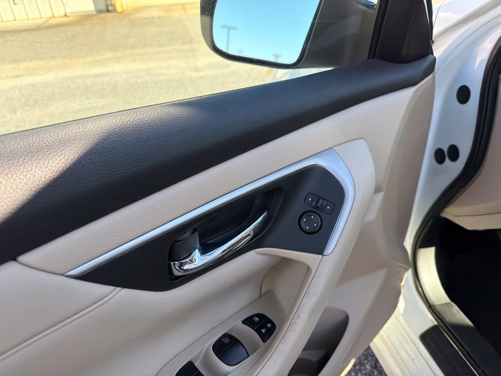 Used 2015 Nissan Altima 2.5 S w/ Sport Value Package FWD image 12