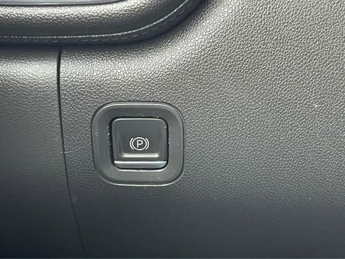 Used 2021 Chevrolet Silverado 1500 LT image 17