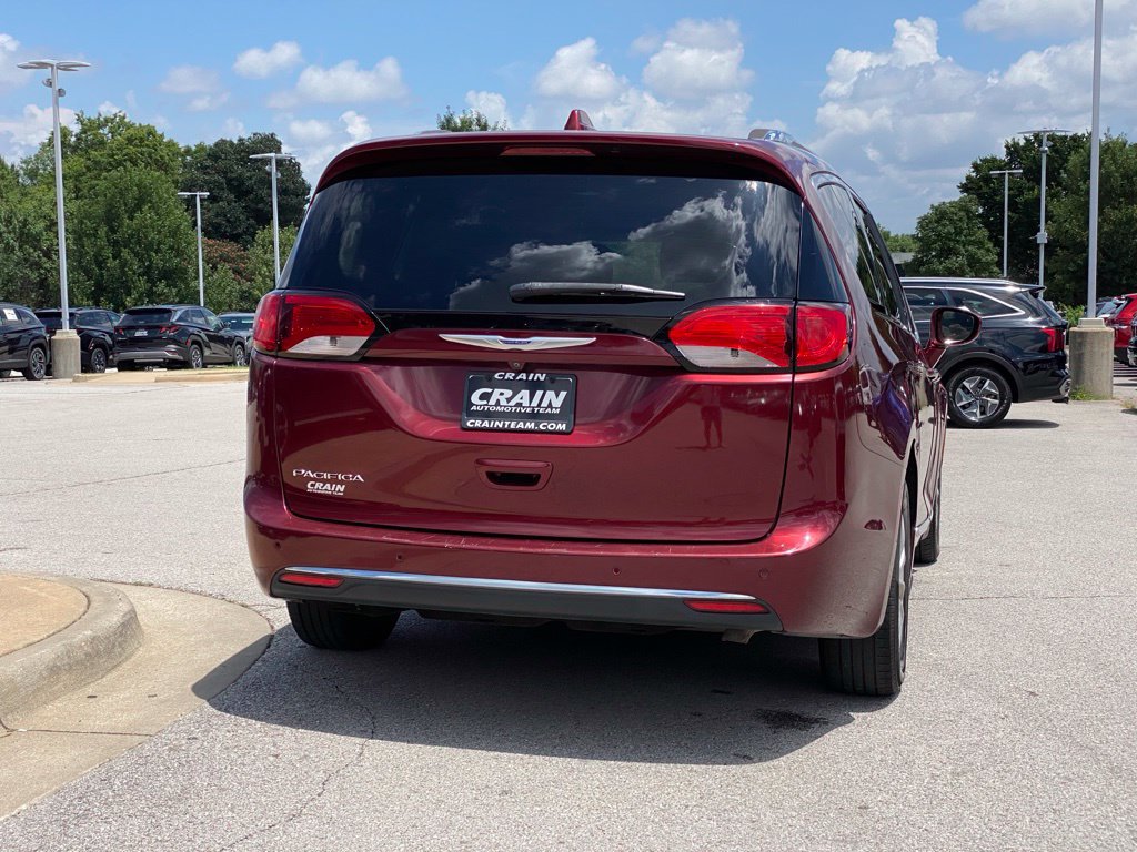 Used 2019 Chrysler Pacifica Touring-L FWD image 8