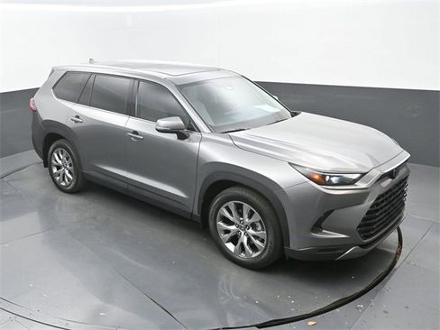 Used 2025 Toyota Grand Highlander FWD image 30