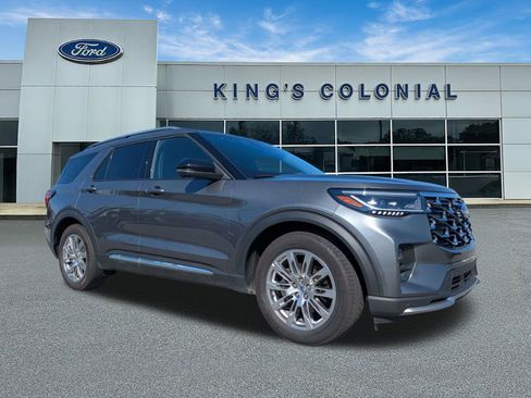 Used 2026 Ford Explorer Platinum RWD image 1