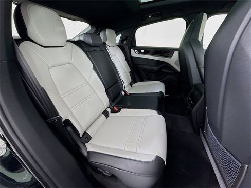New 2026 Porsche Cayenne S image 32
