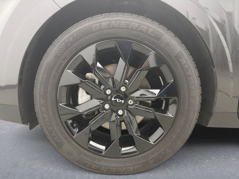 Used 2024 Kia Carnival SX Prestige FWD image 28
