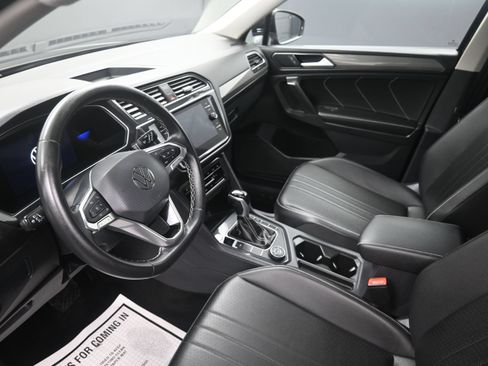 Used 2023 Volkswagen Tiguan SE AWD/4WD image 17