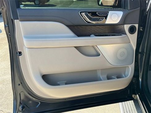 Used 2023 Lincoln Navigator L Reserve image 17