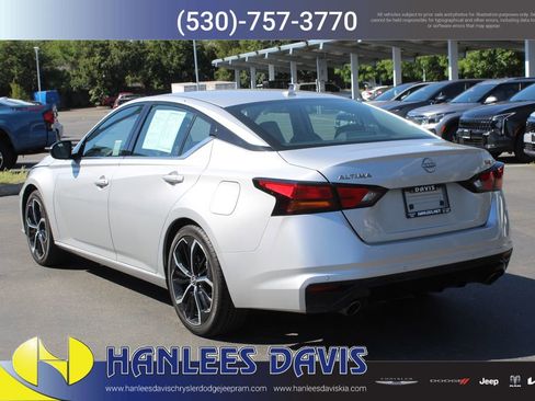 Used 2024 Nissan Altima 2.5 SR FWD image 9