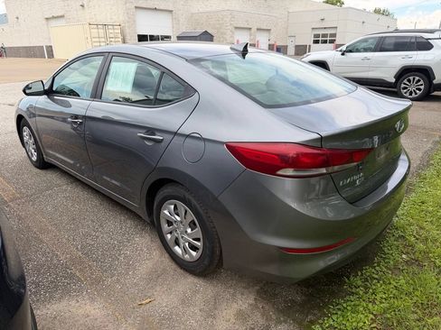 Used 2017 Hyundai Elantra SE w/ Cargo Package FWD image 6