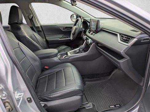 Used 2019 Toyota RAV4 LE image 21