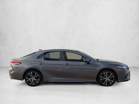 Used 2019 Toyota Camry SE image 4