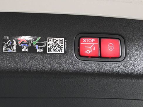 Certified 2025 Mercedes-Benz GLC 300 4MATIC image 33